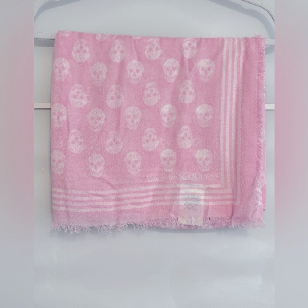 NWOT Alexander McQueen pink skull scarf 100% modal sheer shawl - Picture 5 of 8